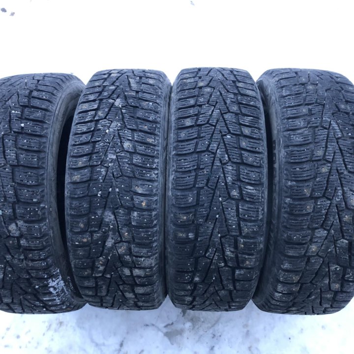 215/55 R17 шины зимние Роадстоун 4шт