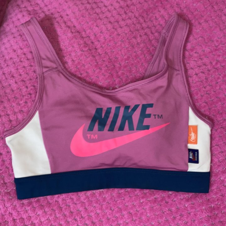 Спортивный топ NIKE