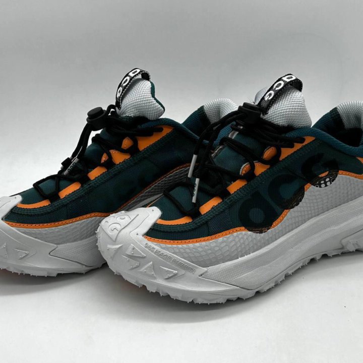 Nike ACG mountain fly