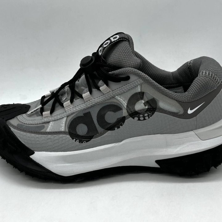 Nike ACG mountain fly