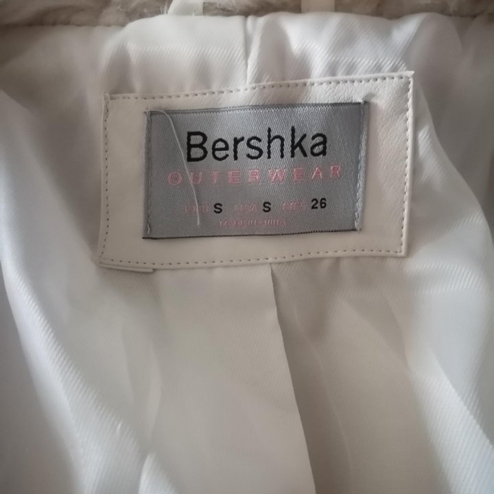 Полушубка Bershka