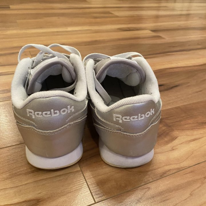 Кроссовки Reebok серебристые