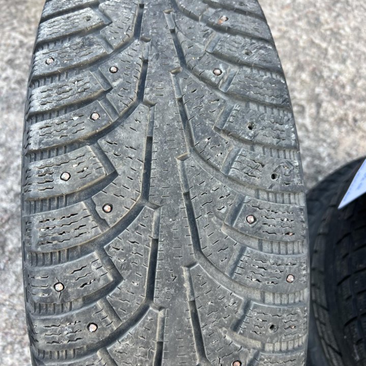 235 65 17 Nokian Hakkapeliitta 5 Sport Utility две