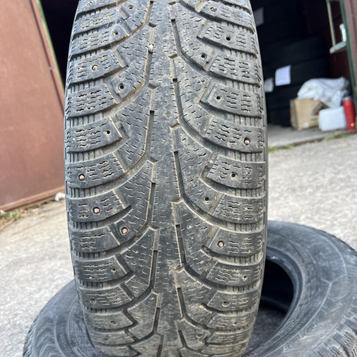 235 65 17 Nokian Hakkapeliitta 5 Sport Utility две