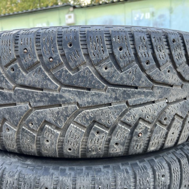 235 65 17 Nokian Hakkapeliitta 5 Sport Utility две