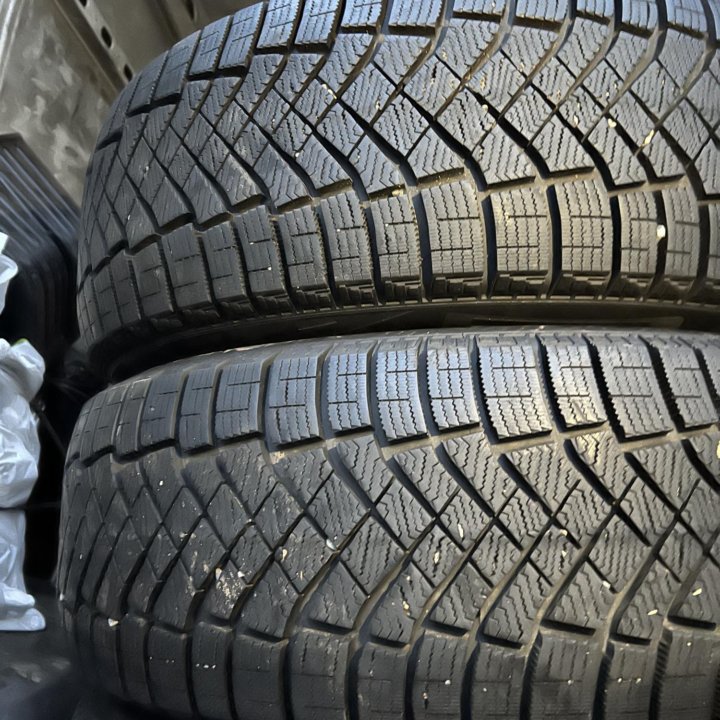 225 55 18 Pirelli Ice Zero FR зима комплект