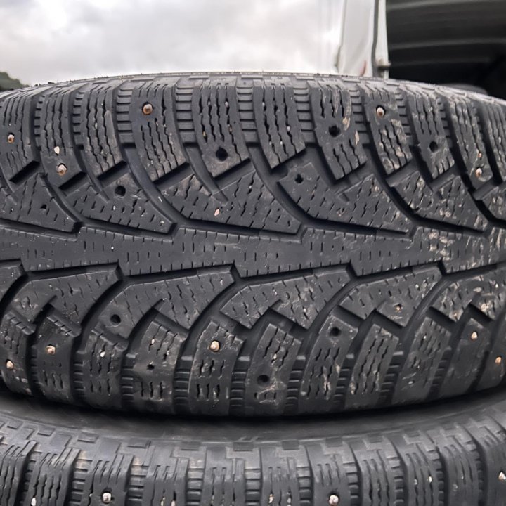 235 60 18 Nokian Hakkapeliitta 5 Sport Utility две