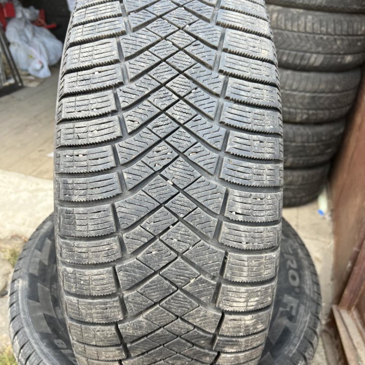 255 55 18 Pirelli Ice Zero FR зима комплект