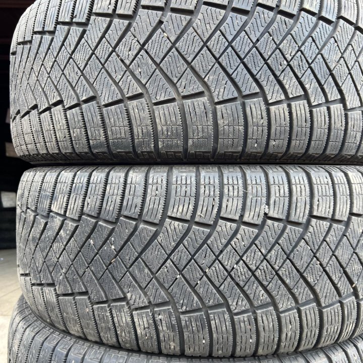 255 55 18 Pirelli Ice Zero FR зима комплект