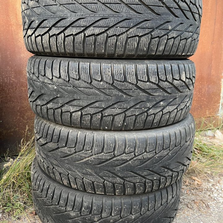 265 60 18 Nokian Hakkapeliitta R2 SUV зима комлект