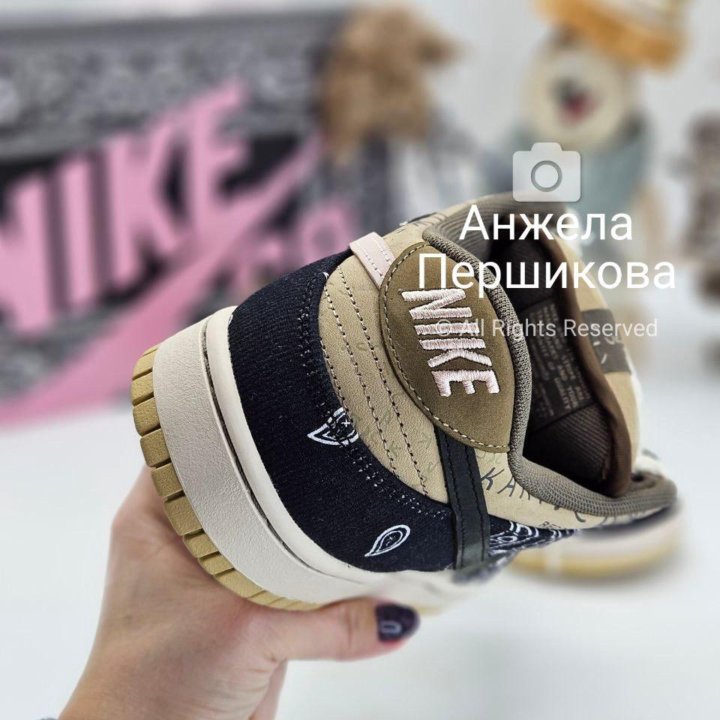 Nike SB Dunk Low Travis Scott