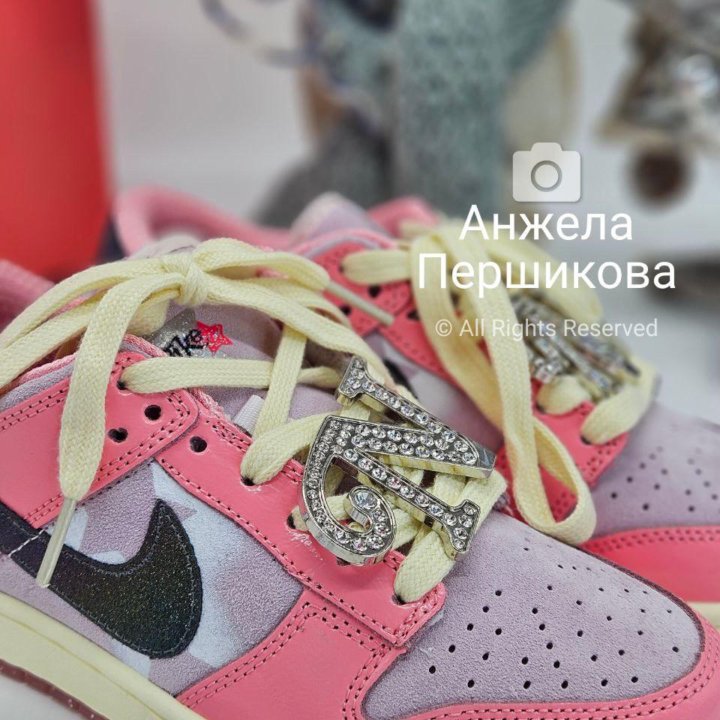 Nike SB Dunk Barbie