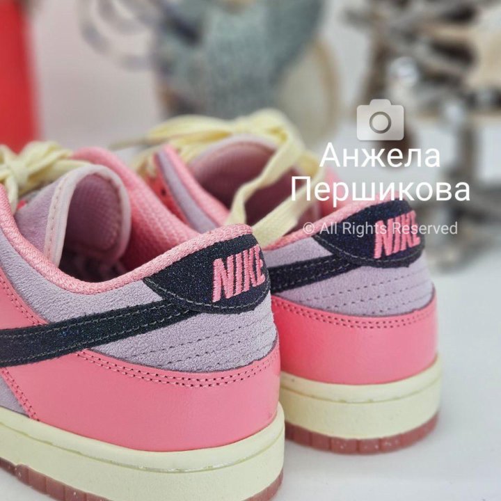 Nike SB Dunk Barbie