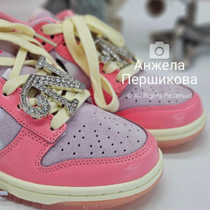 Nike SB Dunk Barbie