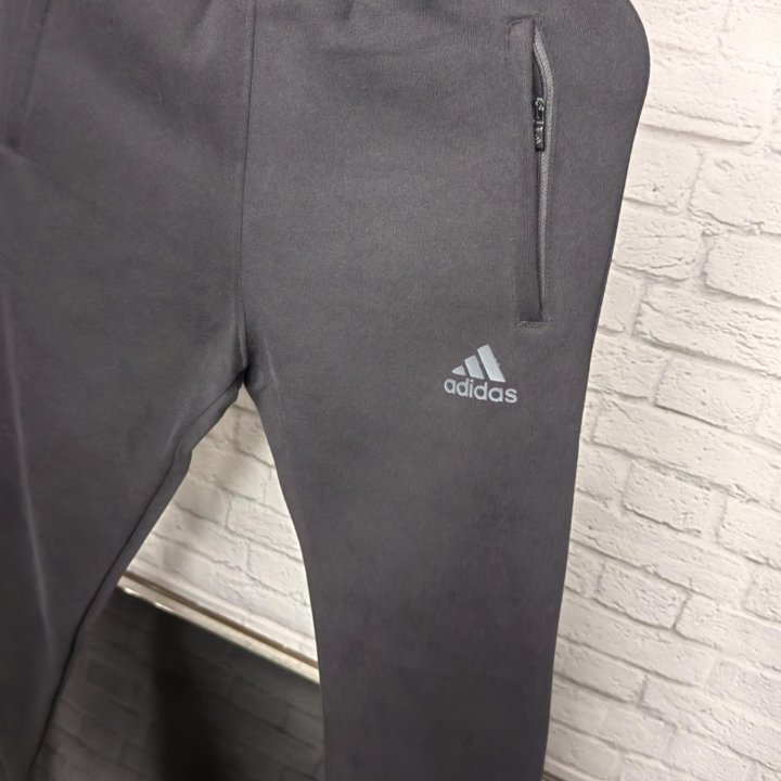 Штаны Adidas теплые на манжете.