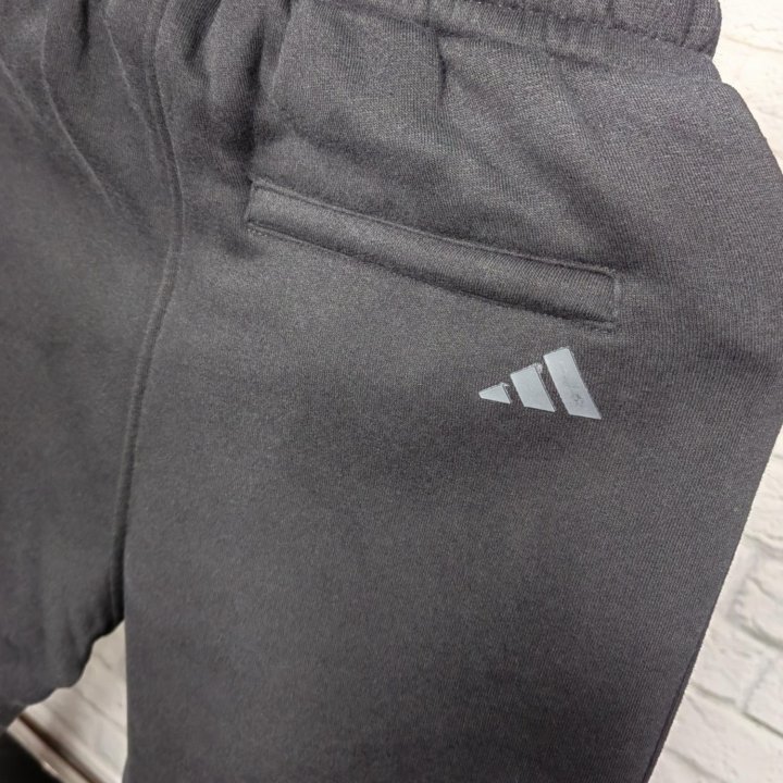 Штаны Adidas теплые на манжете.