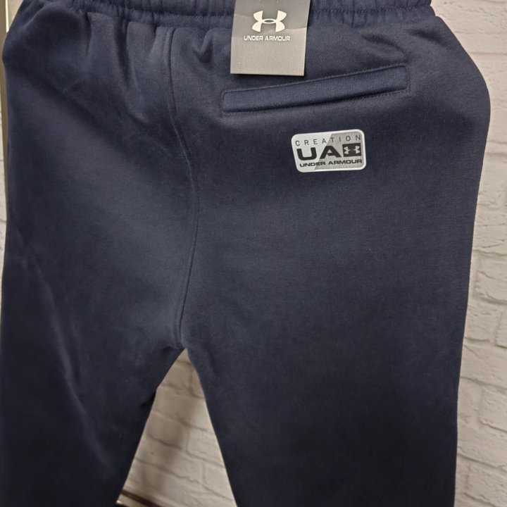 Штаны Under Armour теплые на манжете.