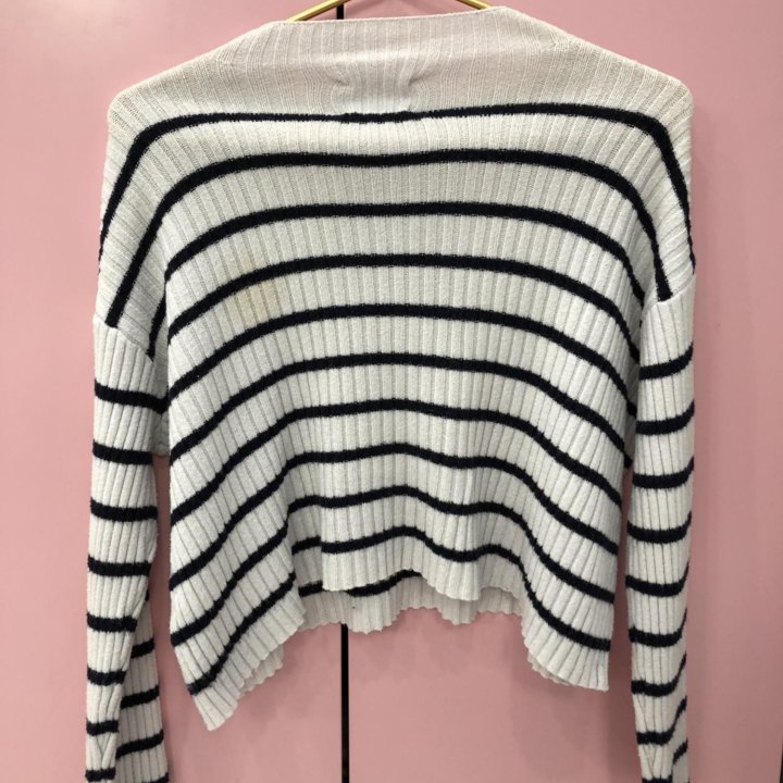•  Свитер Zara