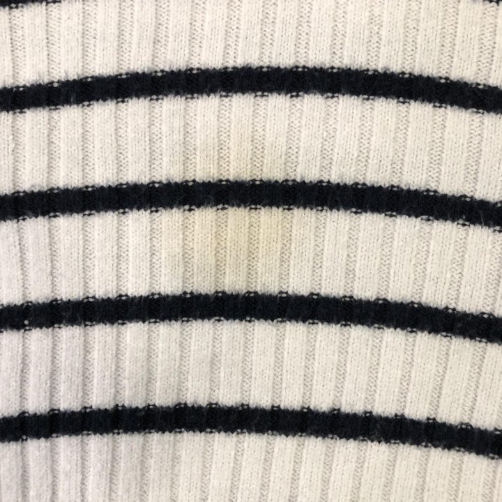 •  Свитер Zara