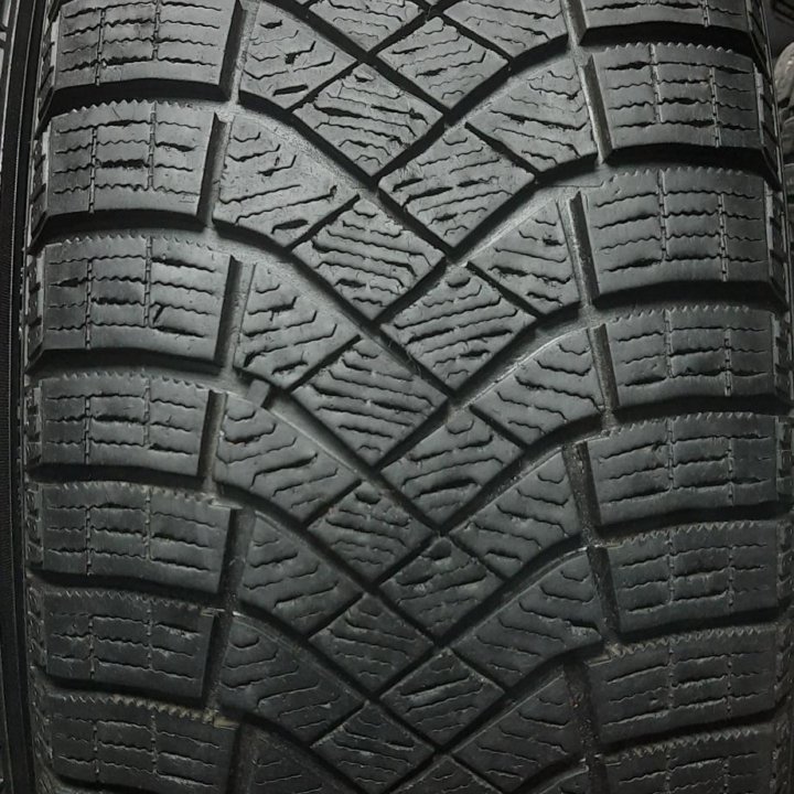 225/60R18 104T Pirelli Ice Zero FR