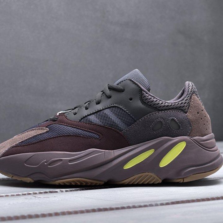 Кроссовки Adidas Yeezy Boost 700