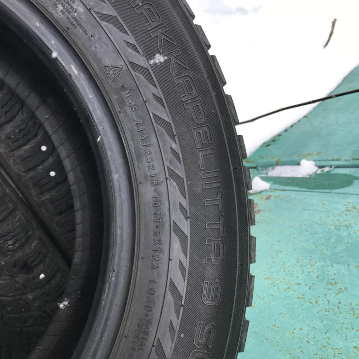 Nokian hakkapelitta 9 suv 215/65/16