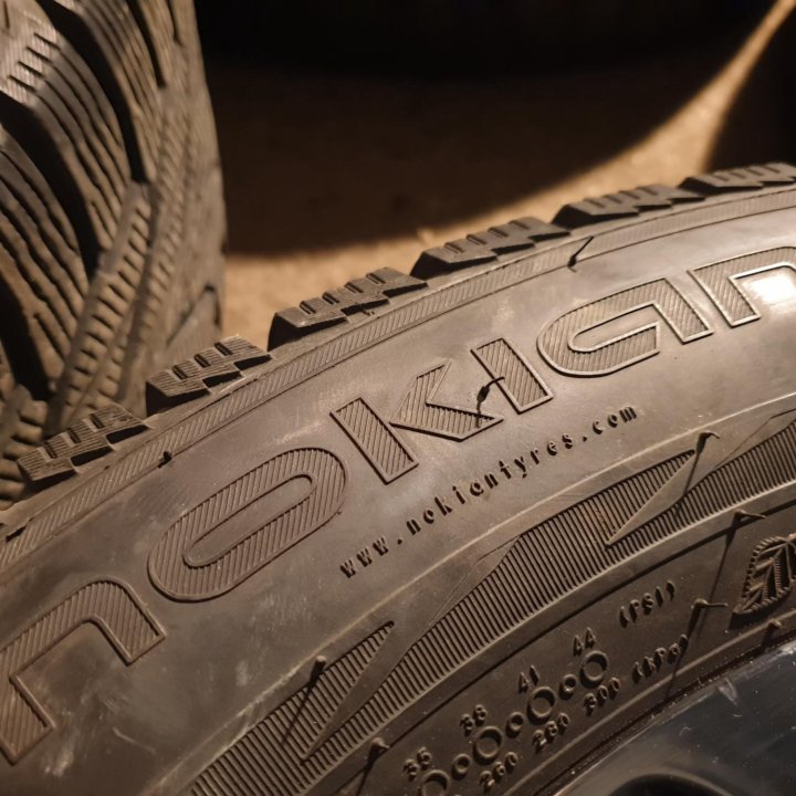 Зимние колеса 245/55 R19 ET45 D64.1 как новые