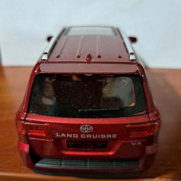 Toyota Land Cruser 300 1:24