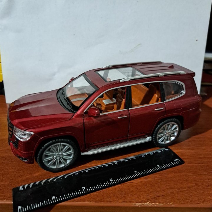 Toyota Land Cruser 300 1:24