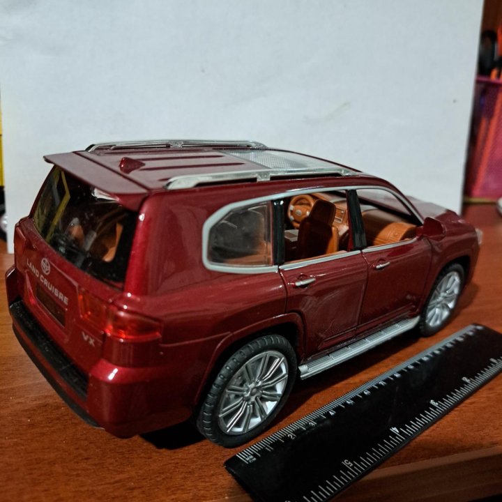 Toyota Land Cruser 300 1:24