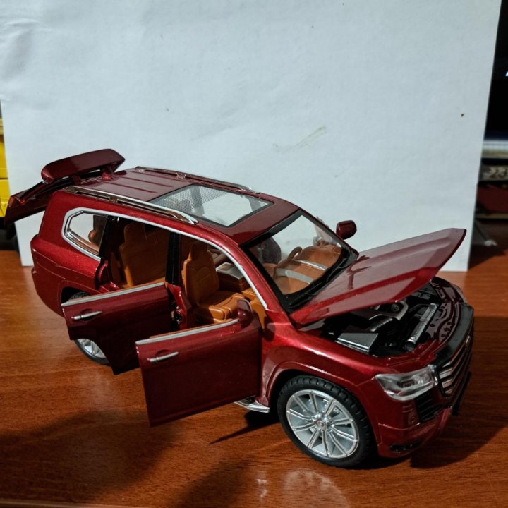 Toyota Land Cruser 300 1:24