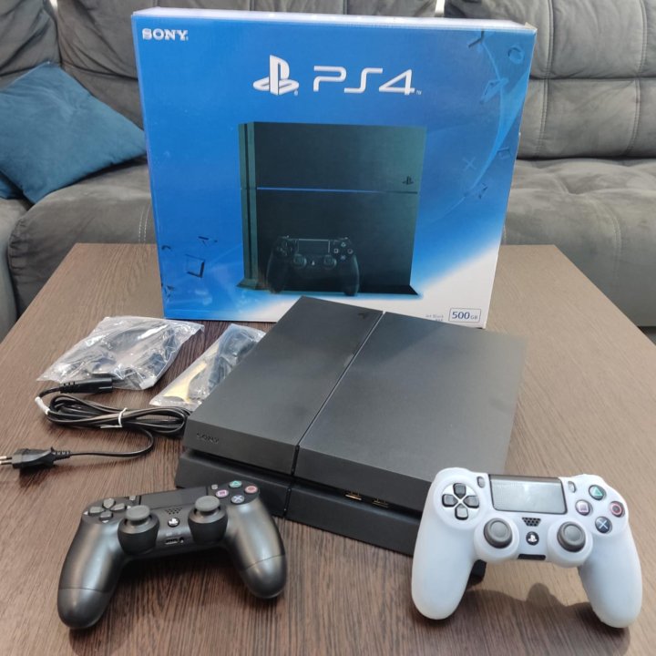 PS4 500Gb+2 джоя+45 игр