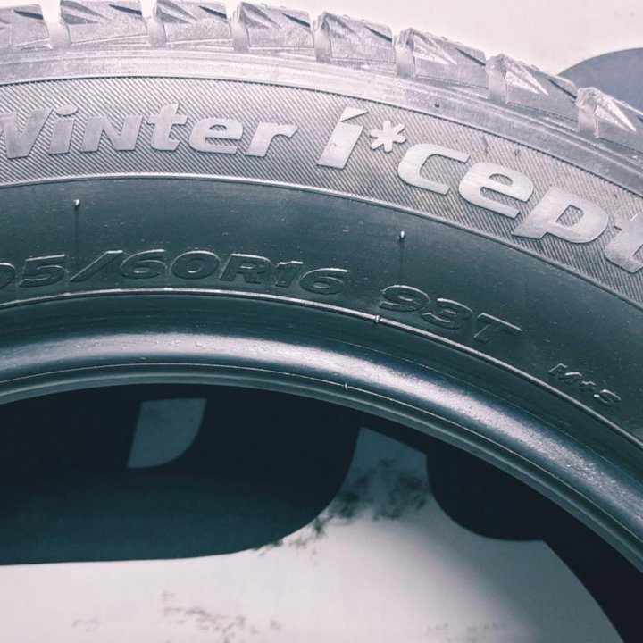 195/60R16 93T Hankook Winter i*cept IZ2 W616 пара