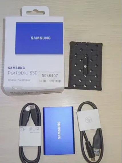 Внешний SSD Samsung T7 1 тб с чехлом