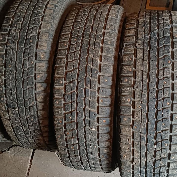 Dunlop SP Winter Ice 01 215/60 R17 96T