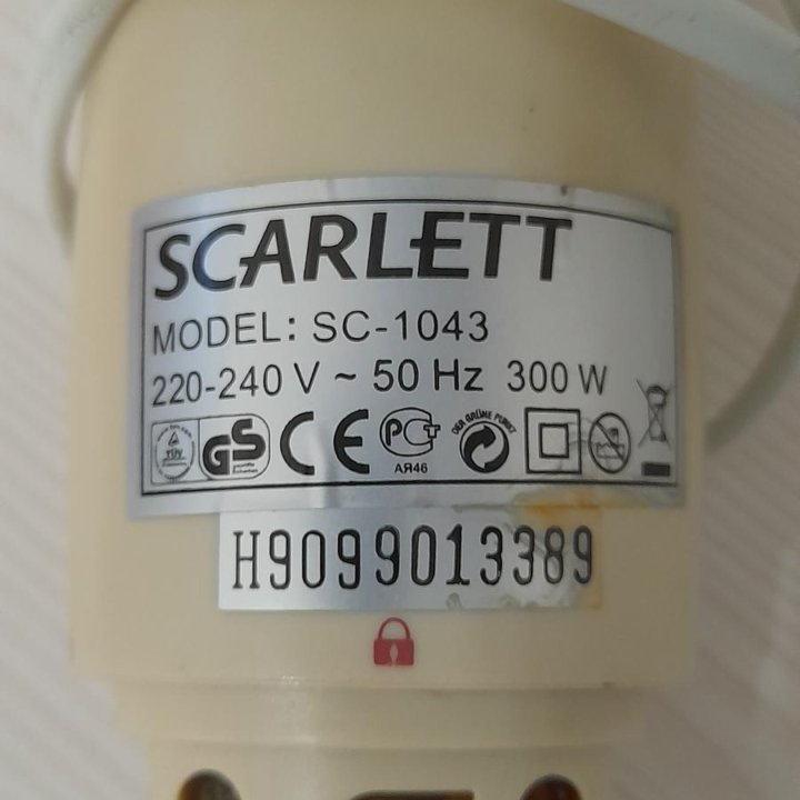 Блендер skarlett.