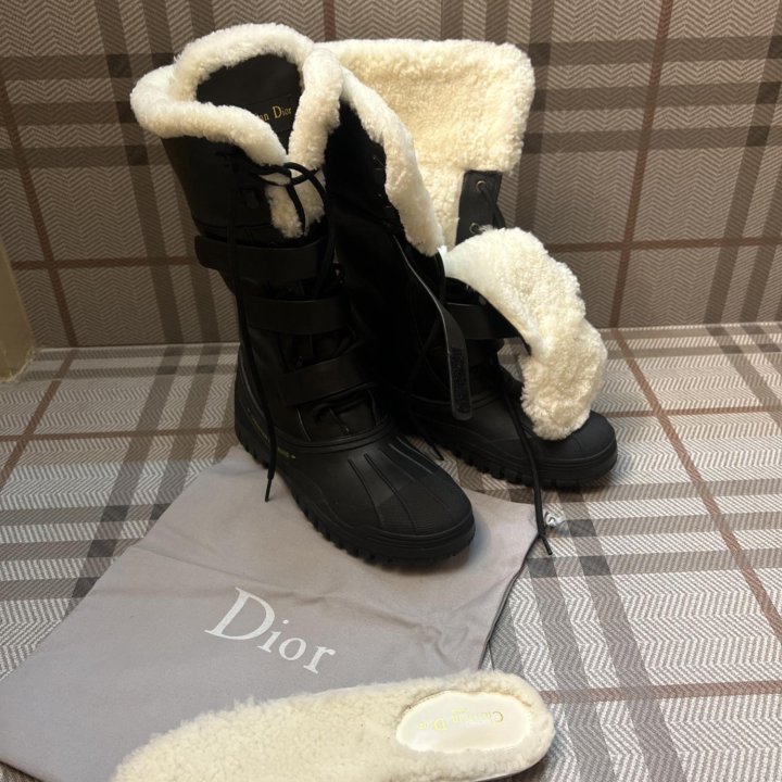 Dior новые зимние сапоги с прорезиненым низом