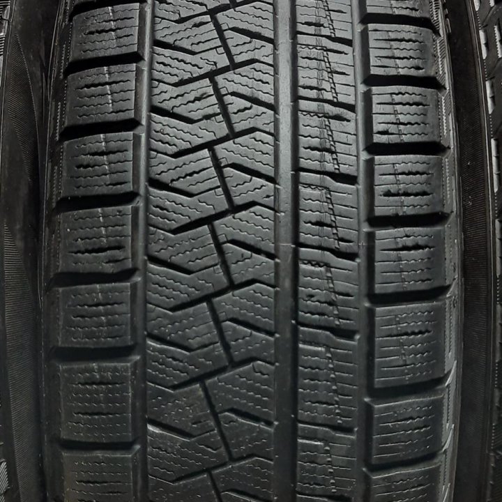 185/60R15 88Q Pirelli Ice Asimmetrico