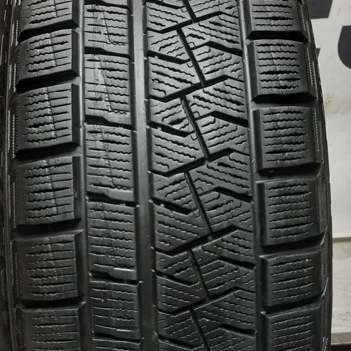 185/60R15 88Q Pirelli Ice Asimmetrico