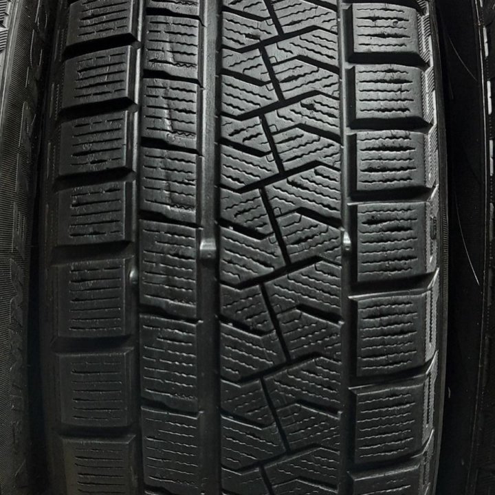 185/60R15 88Q Pirelli Ice Asimmetrico