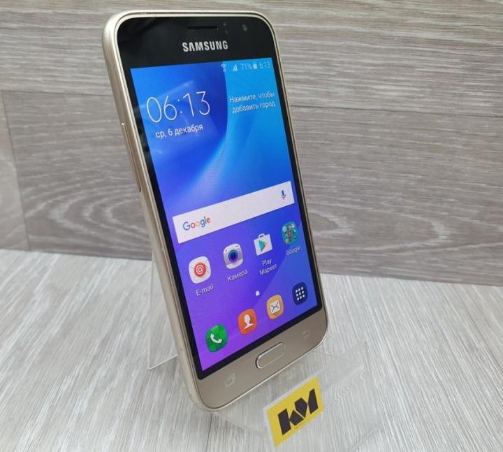 Смартфон Samsung Galaxy J1 (2016) 1/8 ГБ золотистый