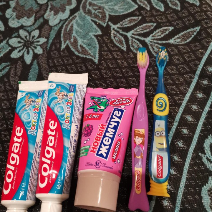 Зубная паста и щетка