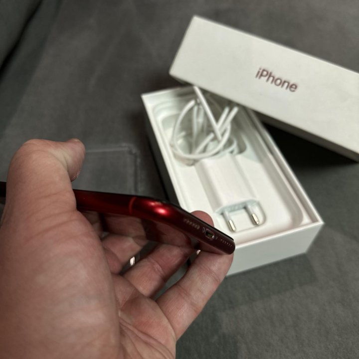 Продам iPhone XR 64Gb Red Product