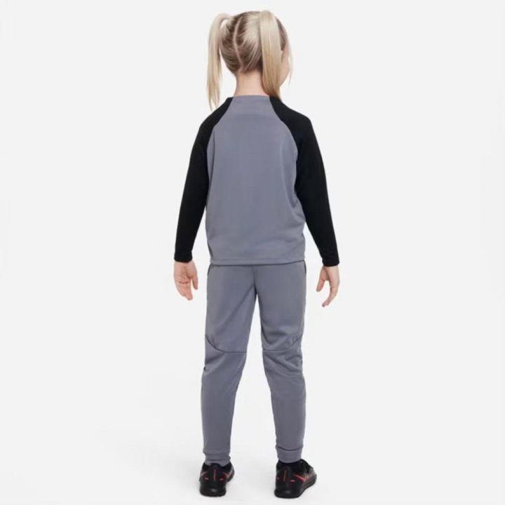 Костюм Nike 7/8 лет unisex