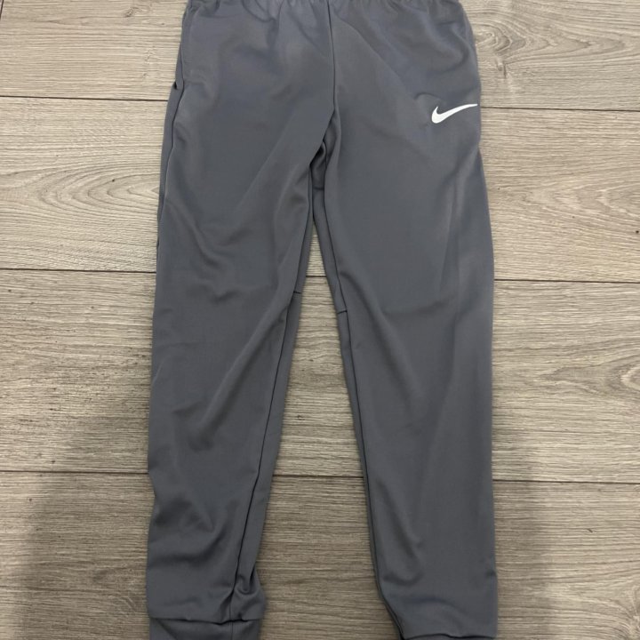 Костюм Nike 7/8 лет unisex