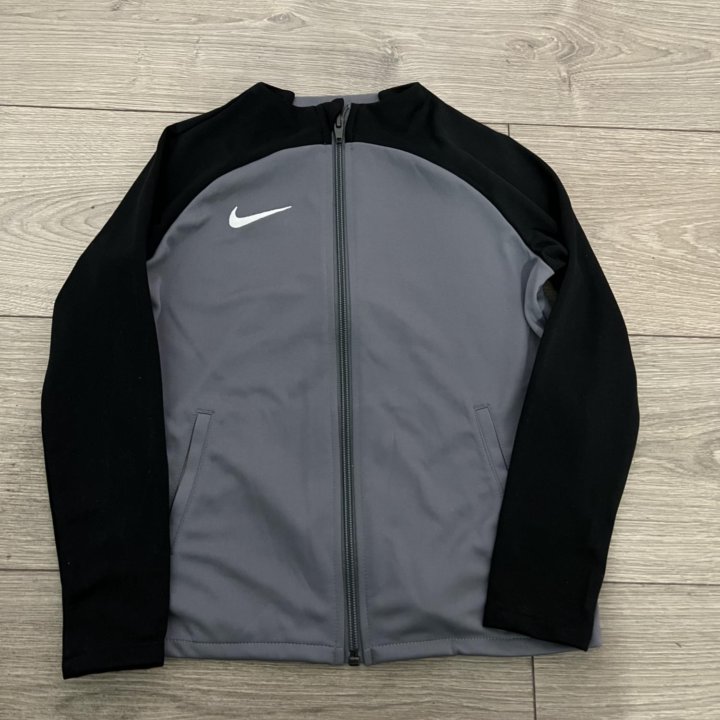 Костюм Nike 7/8 лет unisex