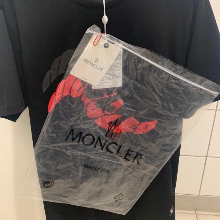 Moncler футболка