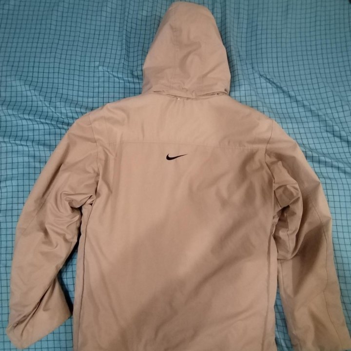 КУРТКА NIKE. ОРИГИНАЛ.