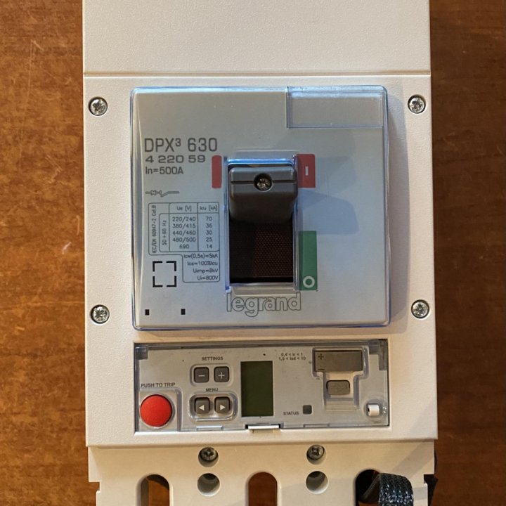 Legrand DPX³ 630, электронный, 36кА, 3P, 500А