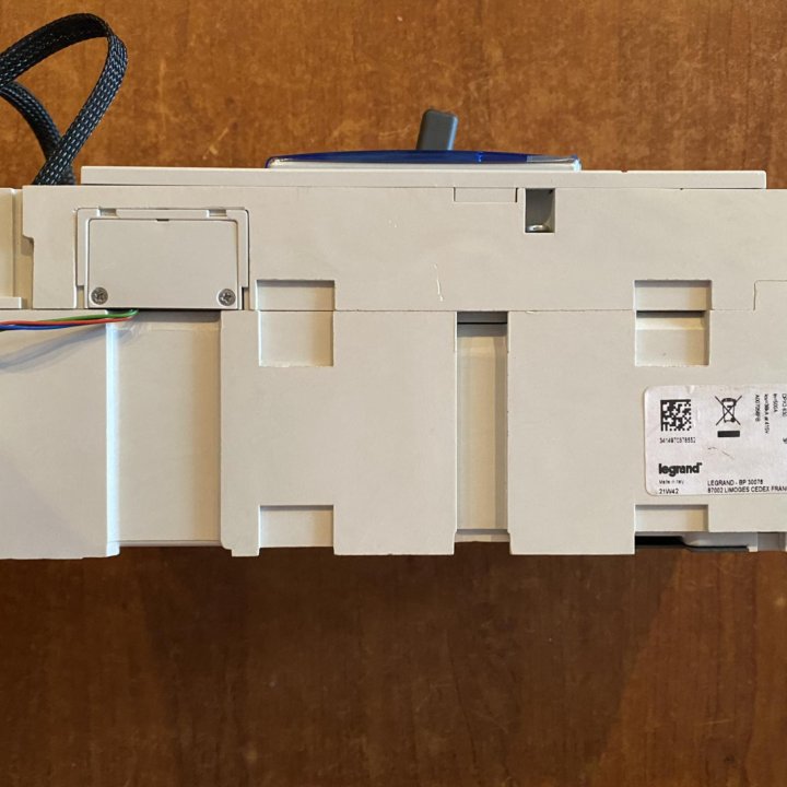 Legrand DPX³ 630, электронный, 36кА, 3P, 500А